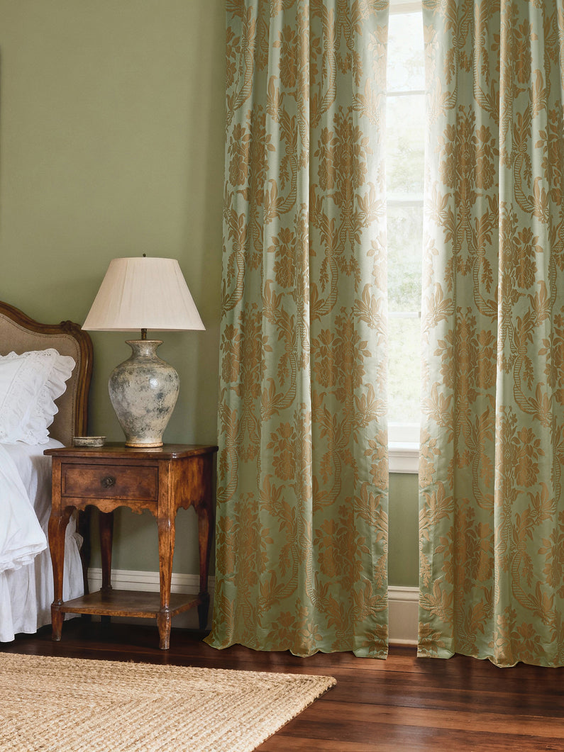 Room Darkening: A comfortable balance of privacy and light control, room-darkening curtains reduce outside light without making the space completely dark.